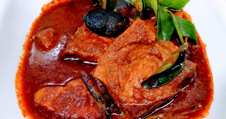 Meen mulakittathu ( Red chilli fish curry )